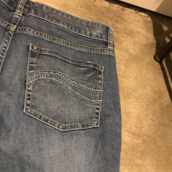 White House Black market, Capri jeans with zippers on the bottom. - Picture 7 of 10